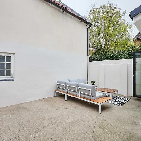 Host & - Ginger Bread