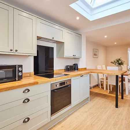 Host & - Ginger Bread